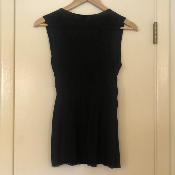 Sweet Pea flattering work top - Picture 3 of 3